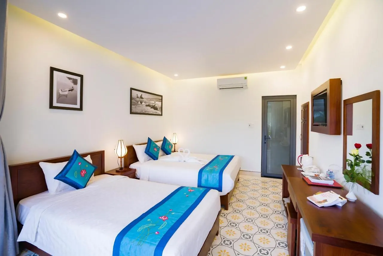 River Waves Villa Hoi An 3*,